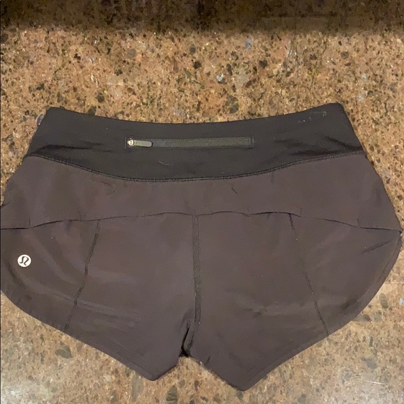 black lululemon speed up shorts 2.5” inseam - Picture 2 of 4